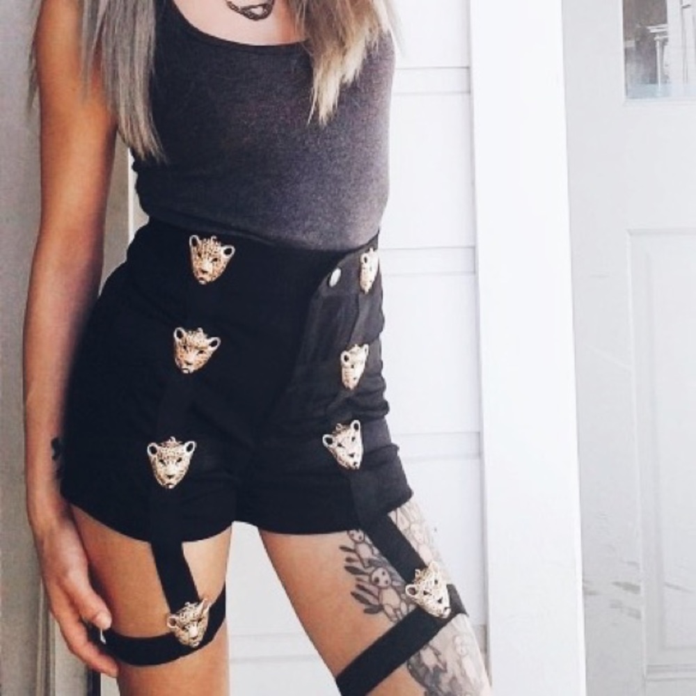 ⚡Pre-Order⚡ Gold Leopard Goddess Garter Shorts - Picture 7 of 7